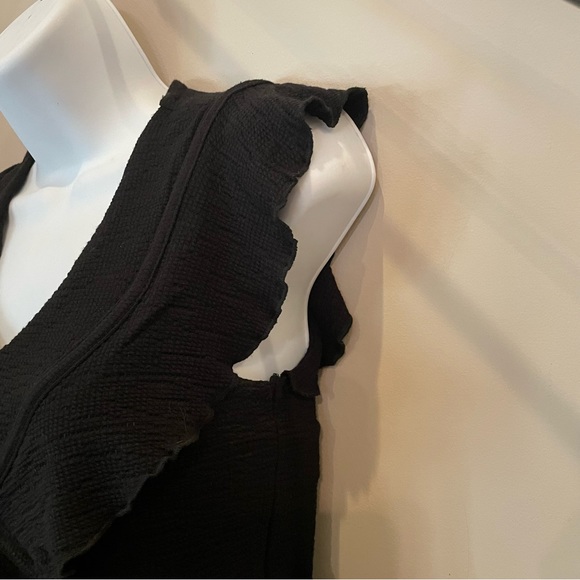 Black ruffle sleeves v neck  top - Picture 4 of 6
